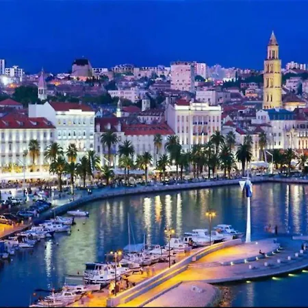 Large Seaview Apt, 150m To Beach, 4km From