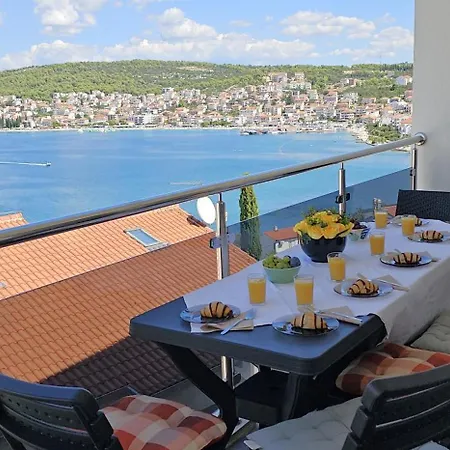 Large Seaview Apt, 150m To Beach, 4km From Apartment Trogir
