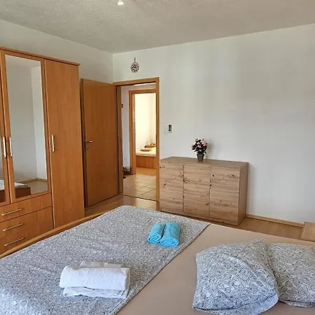 Apartment Large Seaview Apt, 150m To Beach, 4km From