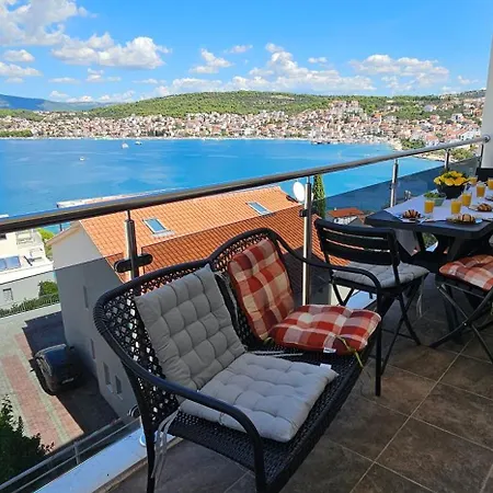 Large Seaview Apt, 150m To Beach, 4km From * Trogir