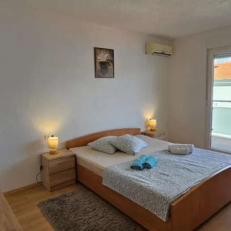 Large Seaview Apt, 150m To Beach, 4km From Apartment