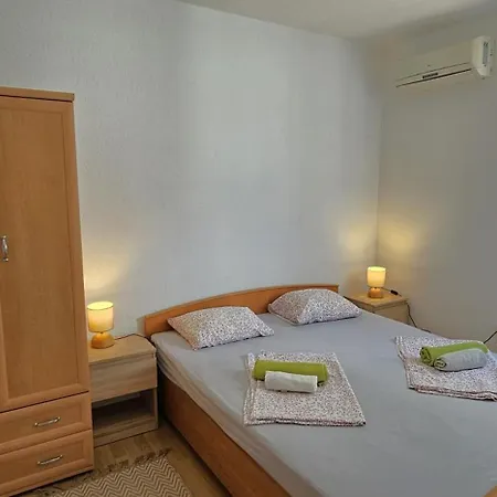 Large Seaview Apt, 150m To Beach, 4km From *